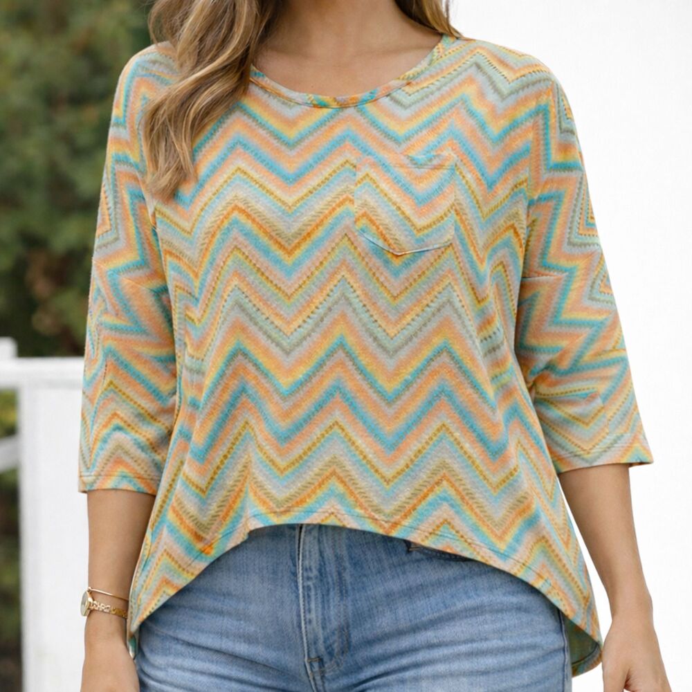 Lily White Blouse Shirt Top Womens Small Chevron 3/4 Sleeves Curved Hem